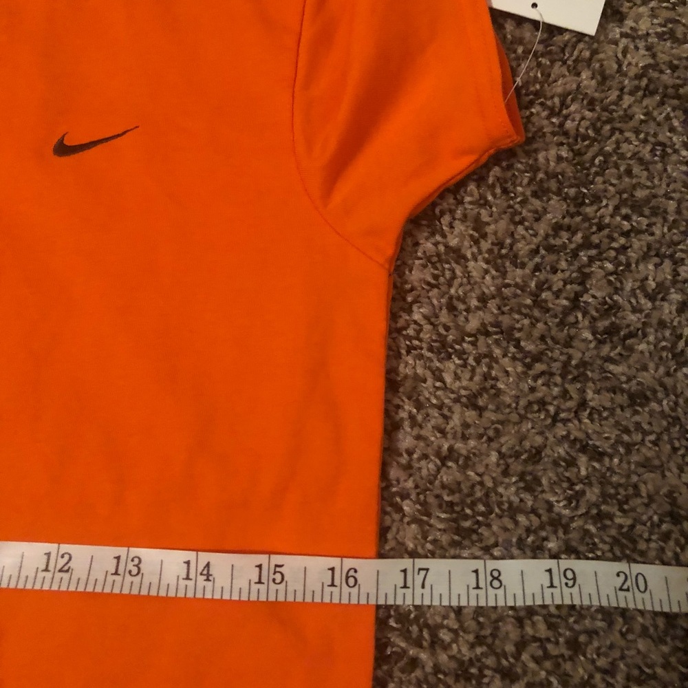 Women’s Nike T-shirt Size S - Picture 7 of 7
